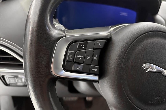 Jaguar F-PACE 13 of 24
