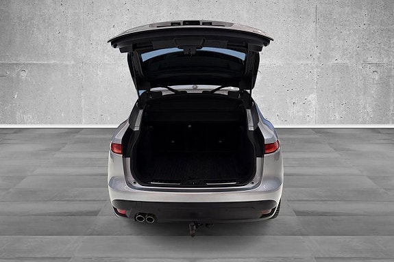 Jaguar F-PACE 16 of 24
