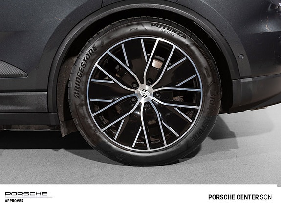 Porsche Macan 15 of 30