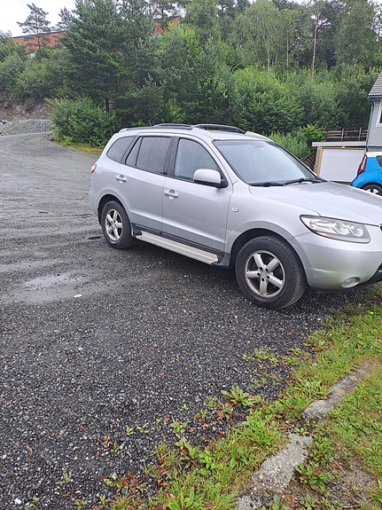 Hyundai Santa Fe 3 of 12