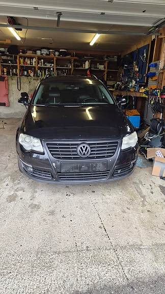 Volkswagen Passat 2 of 13