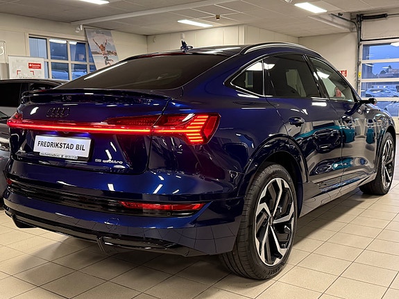 Audi e-tron Sportback 4 of 5