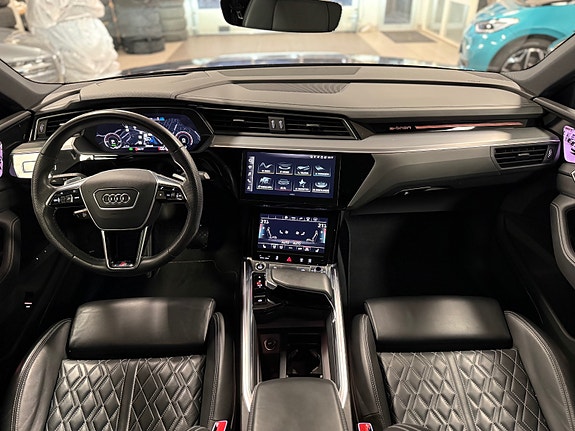 Audi e-tron Sportback 24 of 30
