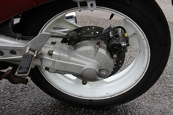 Honda NTV 650 Revere 3 of 5