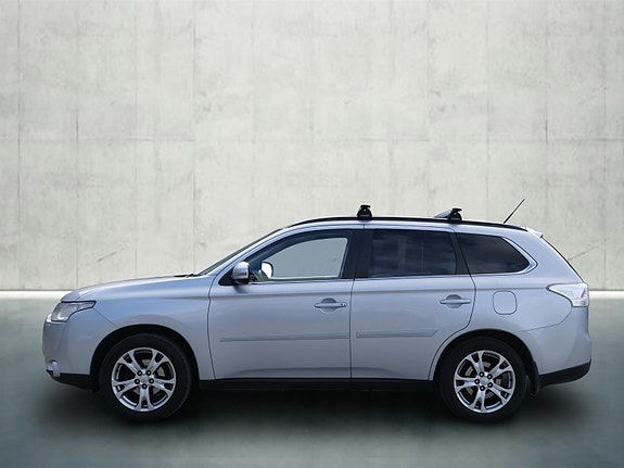 Mitsubishi Outlander 2 of 5
