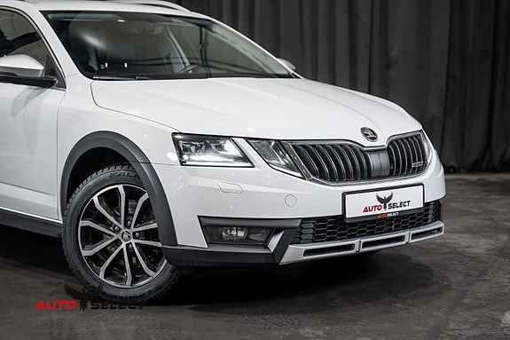 Skoda Octavia Scout 2 of 5