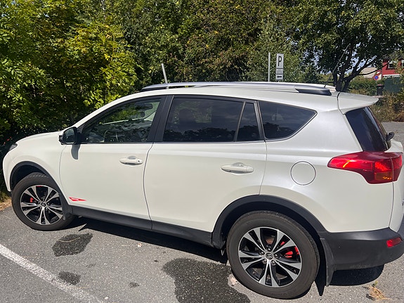 Toyota RAV4 2 of 5