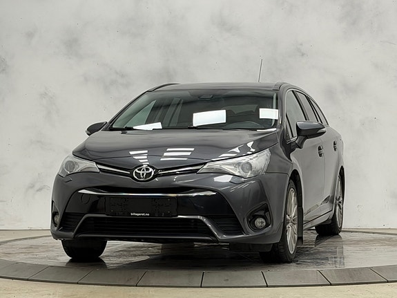 Toyota Avensis 2 of 5
