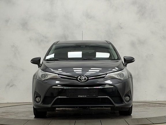 Toyota Avensis 3 of 5