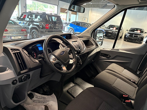 Ford Transit 9 of 12