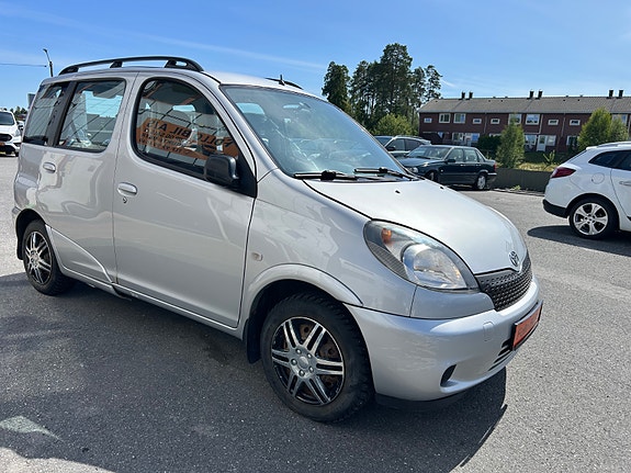 Toyota Yaris Verso 5 of 5