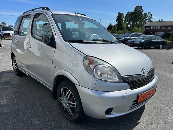 Toyota Yaris Verso 2 of 5