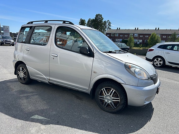 Toyota Yaris Verso 4 of 5