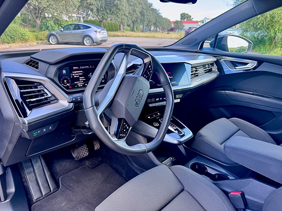 Audi Q4 e-tron 9 of 19
