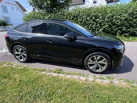 Audi Q4 e-tron 2 of 5