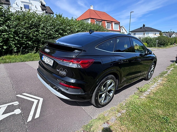 Audi Q4 e-tron 3 of 5