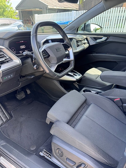 Audi Q4 e-tron 6 of 12