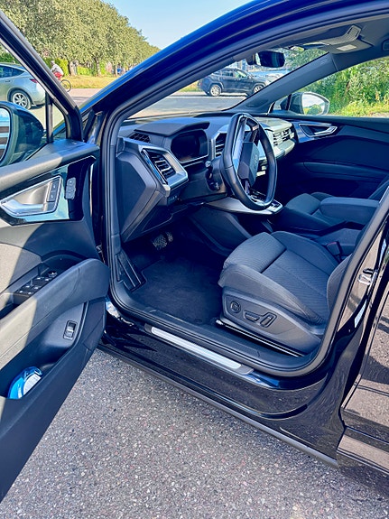 Audi Q4 e-tron 10 of 19