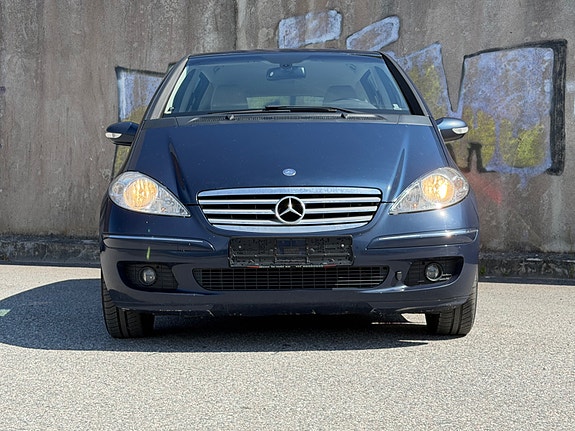 Mercedes-Benz A150 2 of 14
