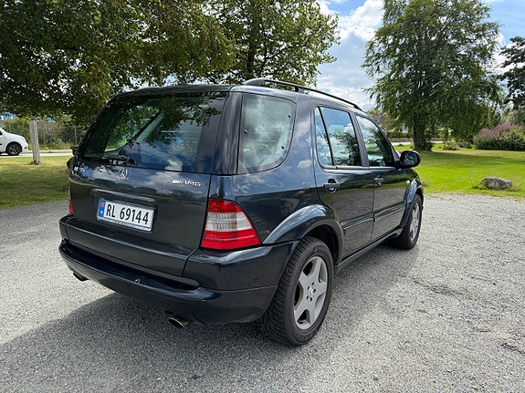 Mercedes-Benz ML55 3 of 5