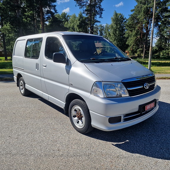 Toyota HiAce 4 of 5