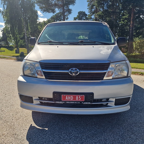Toyota HiAce 3 of 5