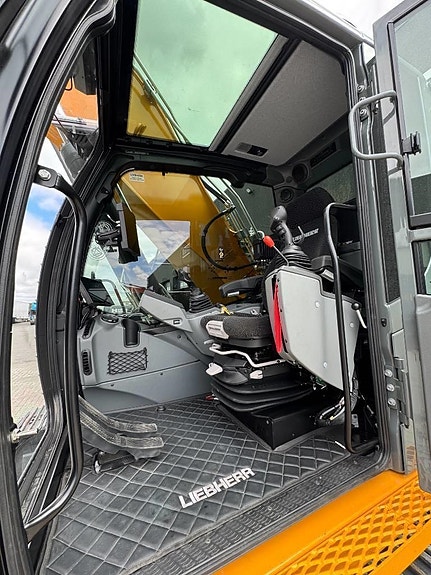Liebherr R926 G8 6 of 6