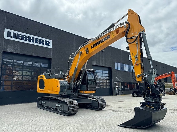 Liebherr R926 G8 3 of 5