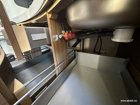 Eura Mobil Integra 760 QB 19 of 30