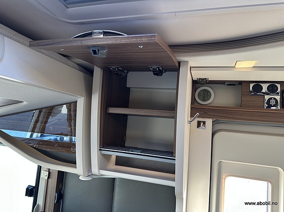 Eura Mobil Integra 760 QB 12 of 30