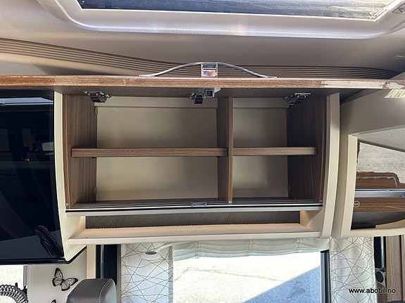 Eura Mobil Integra 760 QB 13 of 30