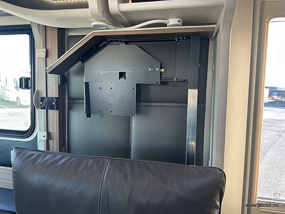 Eura Mobil Integra 760 QB 11 of 30