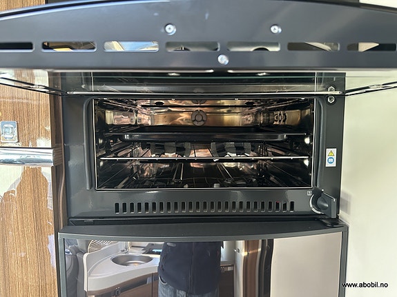 Eura Mobil Integra 760 QB 25 of 30