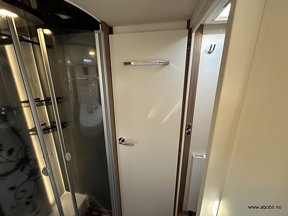 Eura Mobil Integra 760 QB 29 of 30