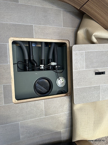 Eura Mobil Integra 760 QB 27 of 30