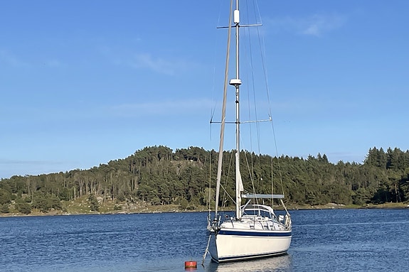 Hallberg Rassy 342 – Velholdt kvalitetsbåt med oppgradert elektronikk – GI BUD 5 of 30