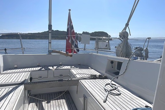 Hallberg Rassy 342 – Velholdt kvalitetsbåt med oppgradert elektronikk – GI BUD 11 of 30