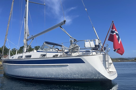 Hallberg Rassy 342 – Velholdt kvalitetsbåt med oppgradert elektronikk – GI BUD 6 of 30