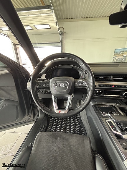 Audi Q7 12 of 21