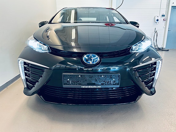 Toyota Mirai 2 of 5
