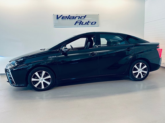 Toyota Mirai 4 of 5