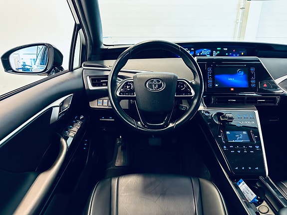 Toyota Mirai 10 of 27