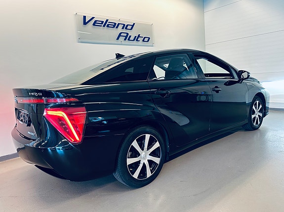 Toyota Mirai 6 of 27