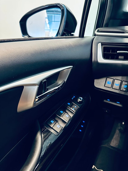 Toyota Mirai 21 of 27