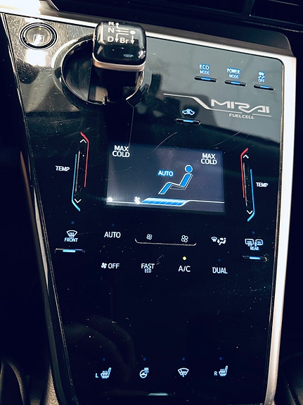 Toyota Mirai 18 of 27