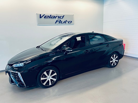 Toyota Mirai 3 of 5
