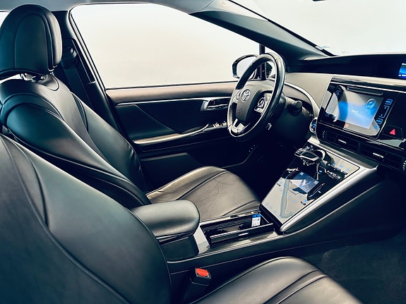 Toyota Mirai 9 of 27