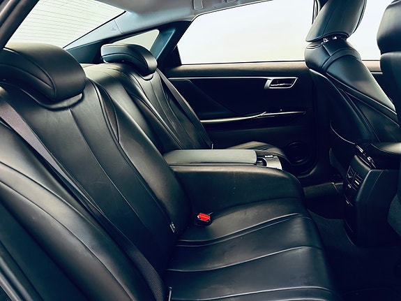 Toyota Mirai 23 of 27