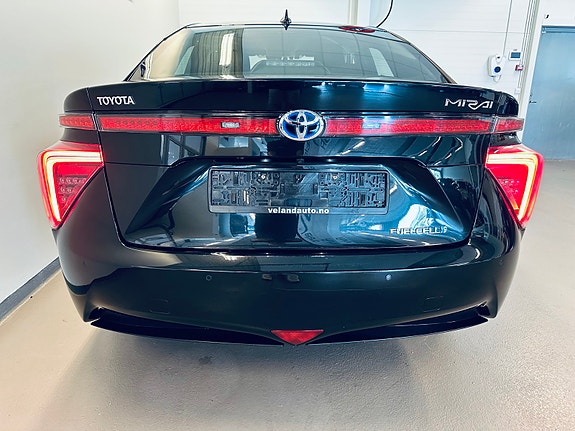 Toyota Mirai 7 of 27
