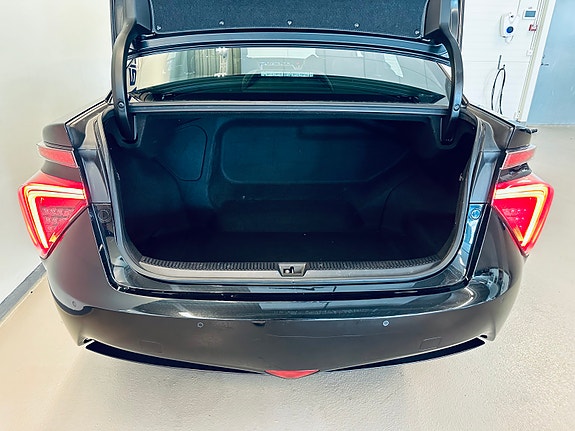 Toyota Mirai 24 of 27